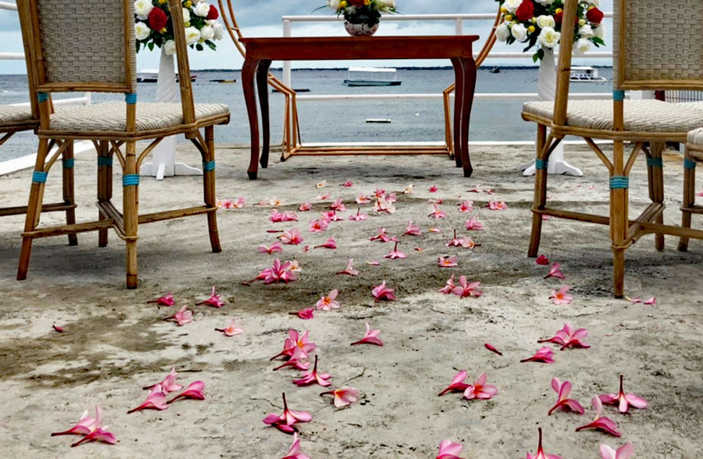 セブ島ウエディング装飾　ビーチ挙式装飾　ビーチ結婚式